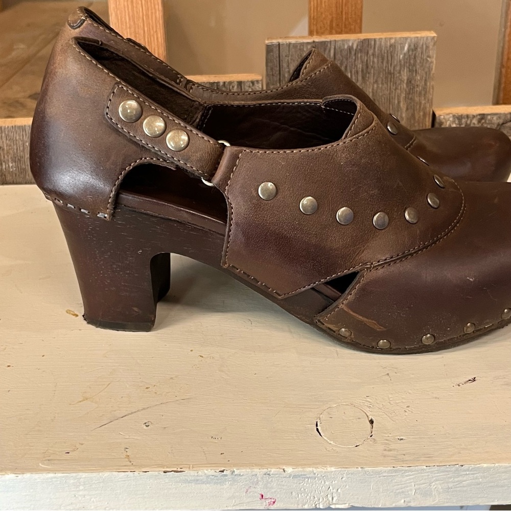 Dansko | Ryder Leather Studded Block Comfort Heel Clogs